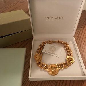 VERSACE choker 🤩 Stylist Fave